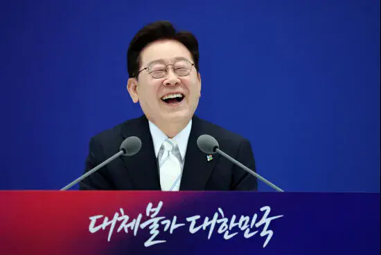 이 대통령 "전세, 사라져가지 않겠나…대폭등 아닌 정상화 과정"