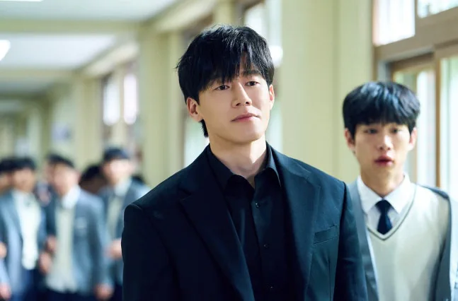 넷플릭스 1위 찍은 '참교육' 김무열, 제대로 놀았다…'인생캐'