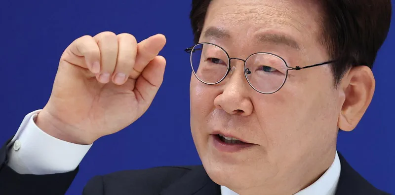 이재명 대통령 : 집안에 들어온 사람한테 내가 원래.. 우리 색깔은 이거야…
