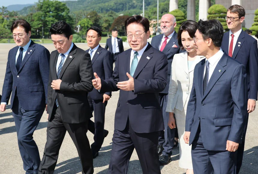 李대통령 순방 환송 행사 빠진 정청래...김민석은 참석