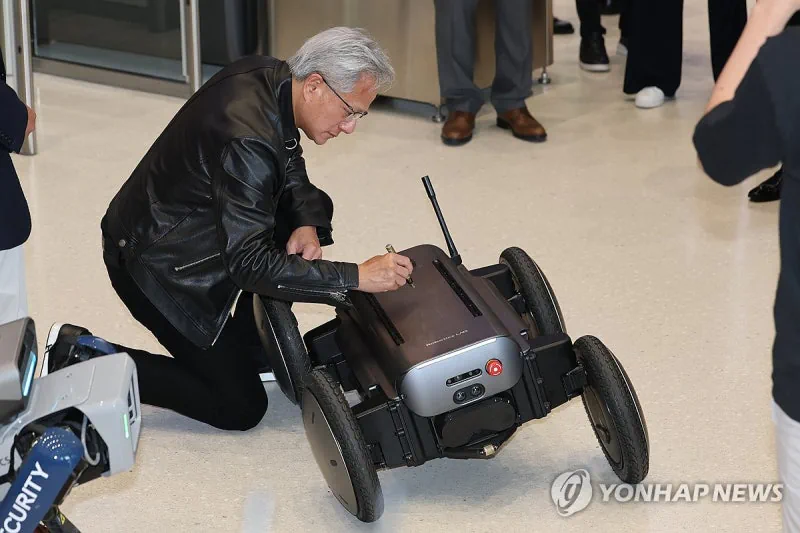 FT '한국이 세계 경제 승자…AI 붐·재무장 특수'