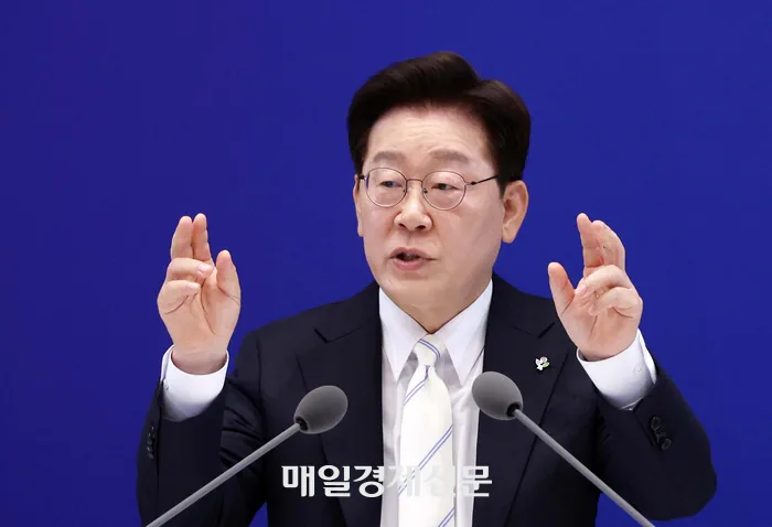 이 "전세 사라질 것" 현실로. 서울 아파트 월세 비중 절반 넘었다
