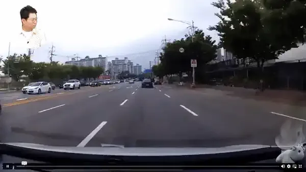 깜빡이 켰는데 속도 안줄이는 블박차..gif