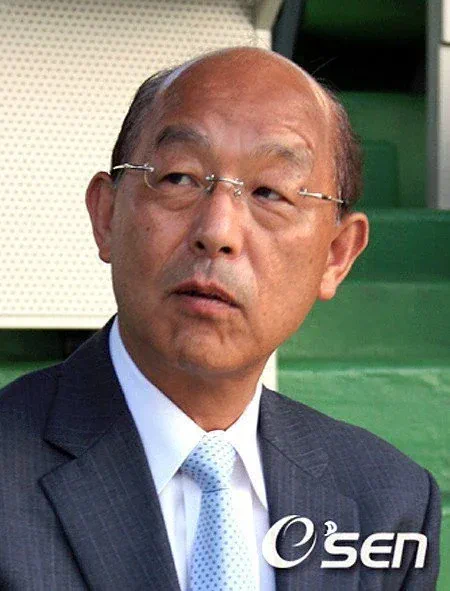 대한민국 안경닦기 대회 우승자.jpg