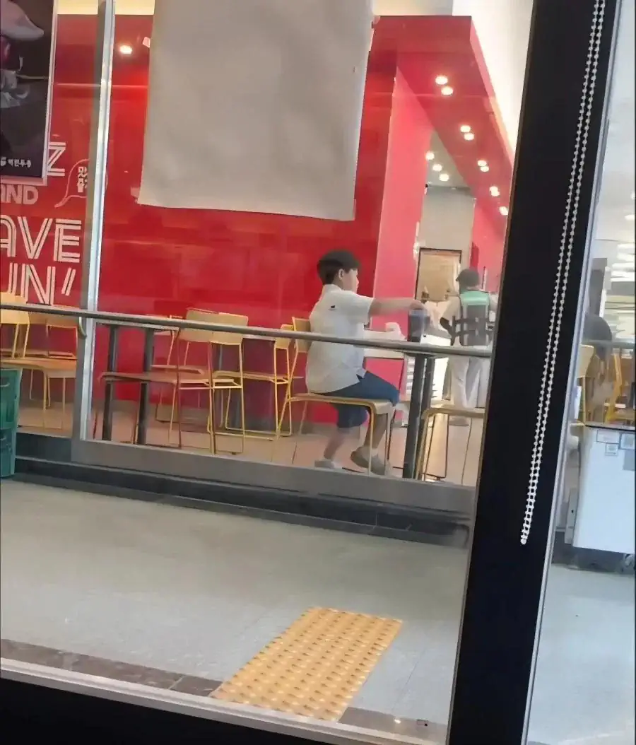 어머니는 햄버거가 싫다고 하셨어