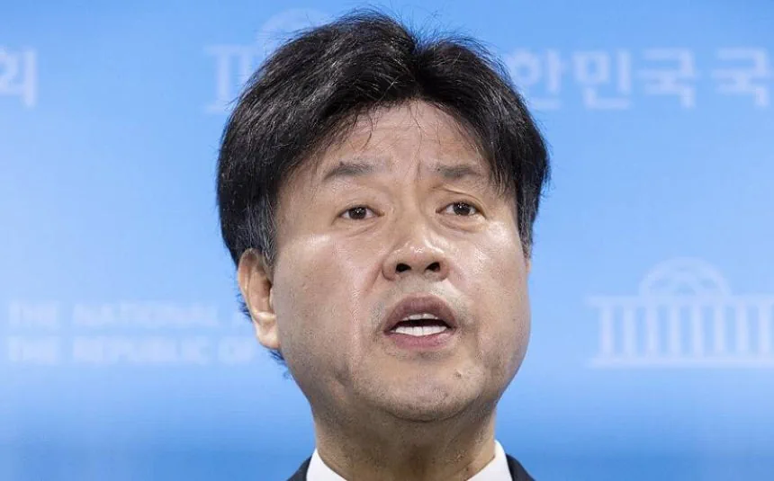'李대통령 최측근' 김용, 정청래에 "대표 연임 도전 포기" 압박
