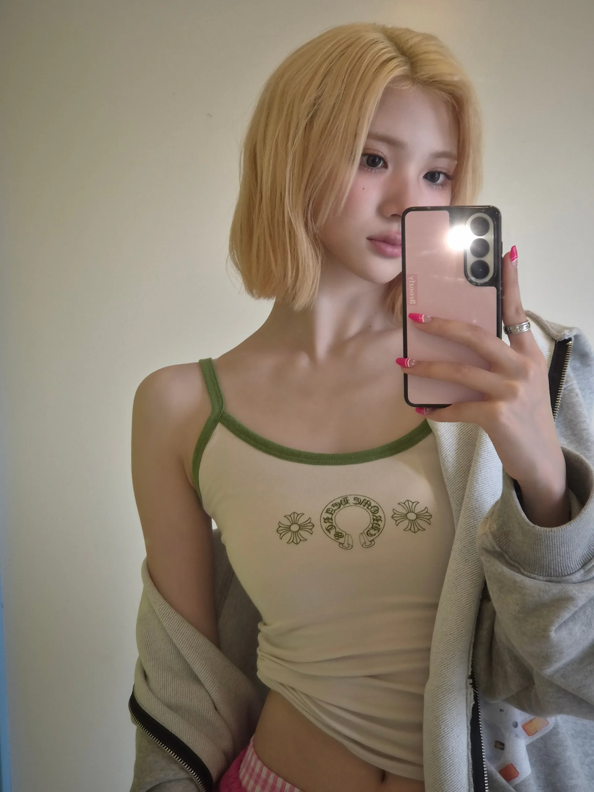 하츠투하츠 지우 연두색 끈나시 잘록한 복부 배꼽- 위버스