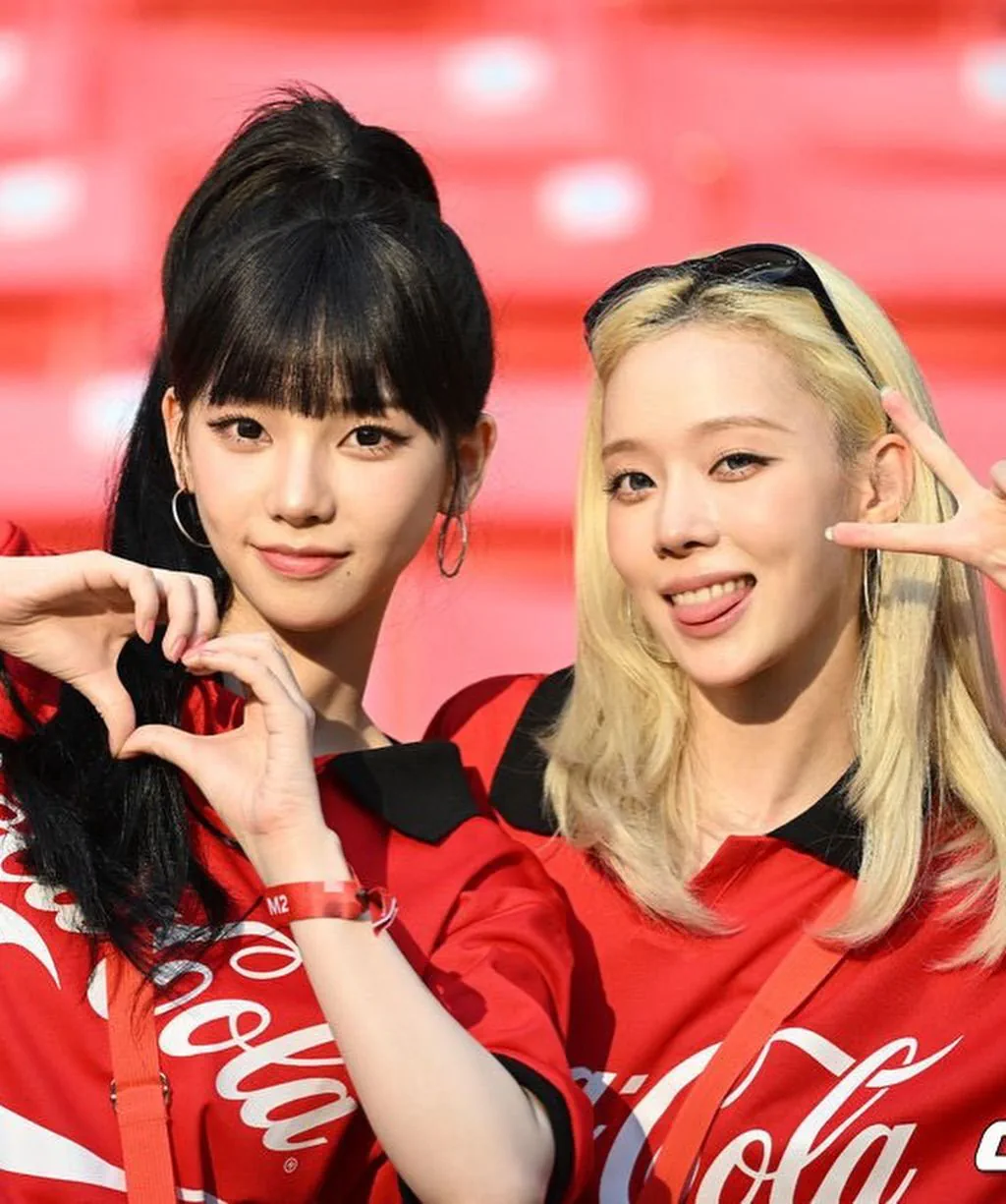 2026 FIFA 월드컵 코카-콜라 원정 응원단으로 출국하는 에스파 카리나…