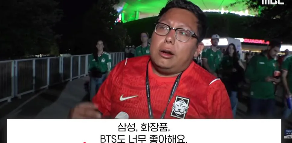 한국을 응원하는 현지인들.jpg