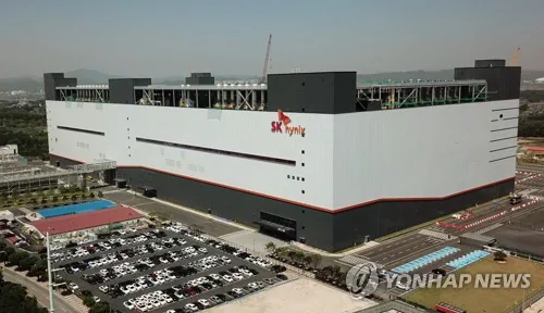 청주 SK하이닉스 공장 가스룸 화재…직원 4000명 대피