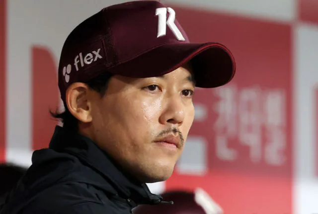 키움 이용규 코치 만취 운전 사고…순찰차까지 들이받아