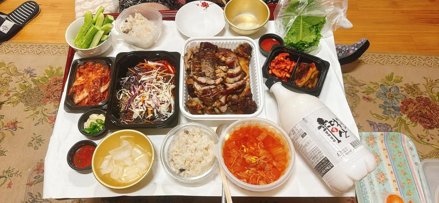 텃밭에 약주고 고기 한입 했습니다