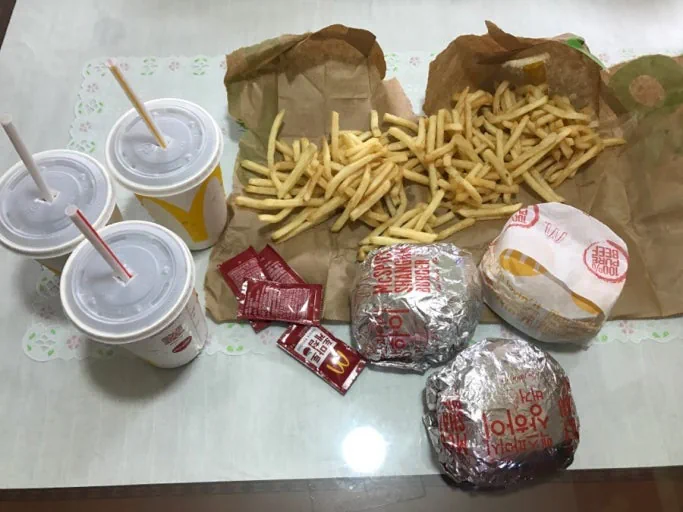 배달음식중 가격생각했을때 다음중 가장 만족도 높은 음식은.jpg