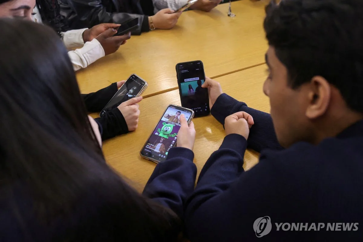 영국, 16세 미만 SNS 금지…"부모 83% 찬성"
