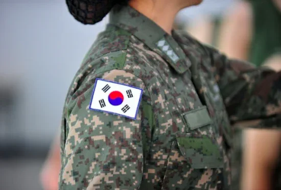기사) "배 안 나왔잖아" 임신한 여군 대위에 계단 뺑뺑이까지…괴롭힘 시달리…
