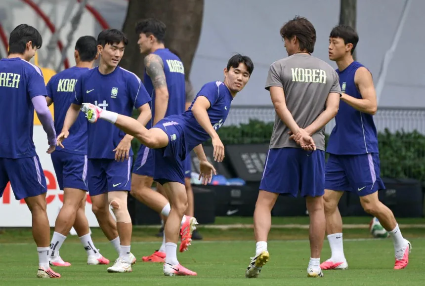 비공개 훈련 중인 홍명보호 훈련장에 '불법 드론' 출현