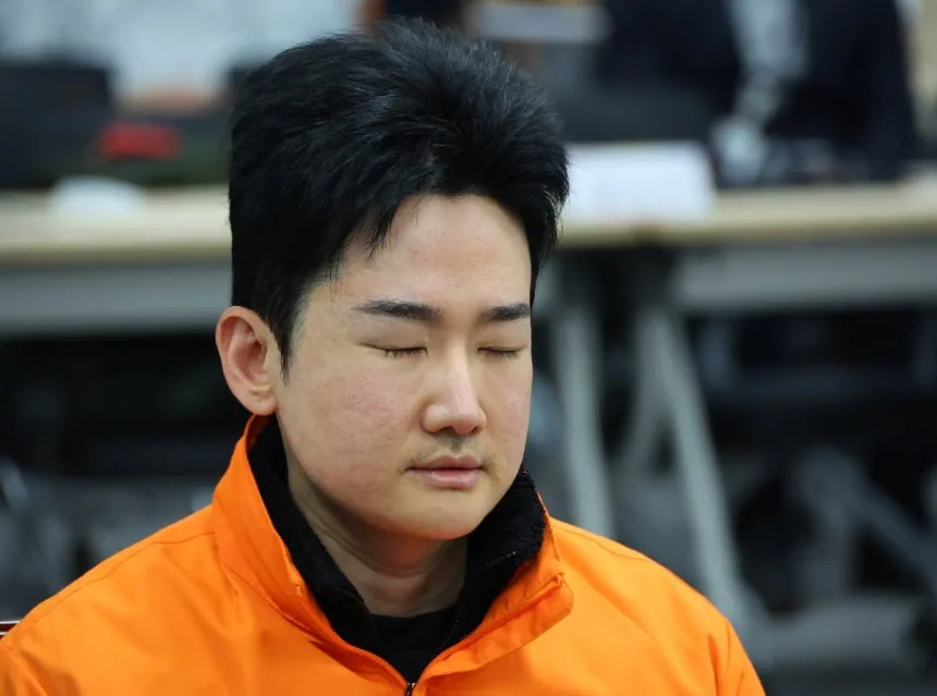 '피습 자작극 의혹' 정이한, 페북 글 삭제하고 연락두절