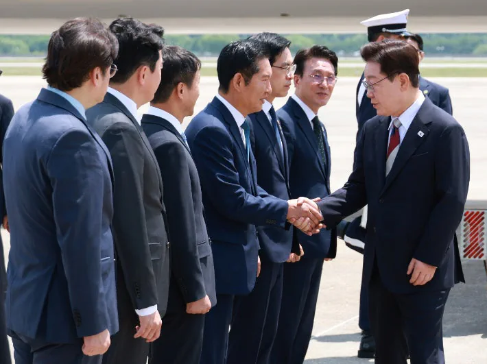 李대통령, 민주당 향해 "원수 싸우듯 싸우지 마라"