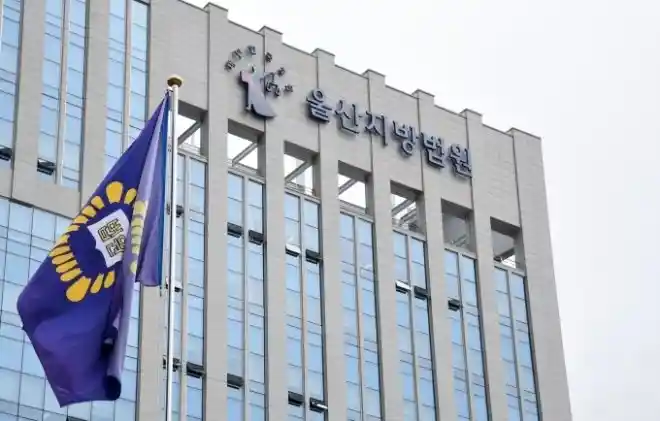 시내버스에서 여성 승객 신체 만진 30대 남성… 징역 6개월에 집유 2년