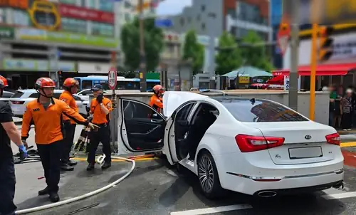 70대 몰던 승용차 보행자 덮쳤다…여성 2명 숨지고 2명도 크게 다쳐