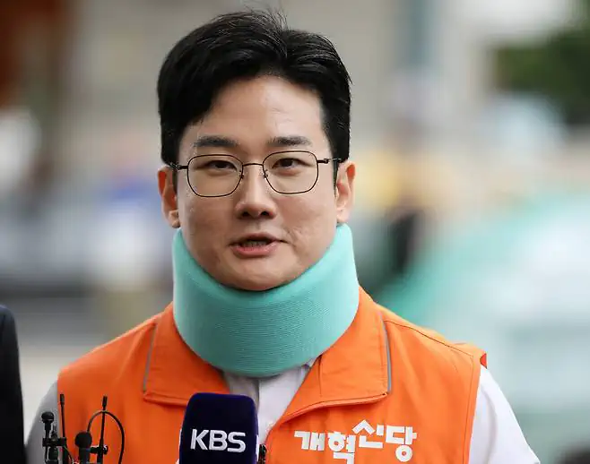 피습 자작극 의혹 정이한, 학력·경력 등 논란 확산/ 鄭캠프 대변인 온병원…