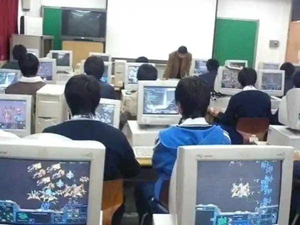 90년대생들 학교 컴퓨터실 공감.jpg