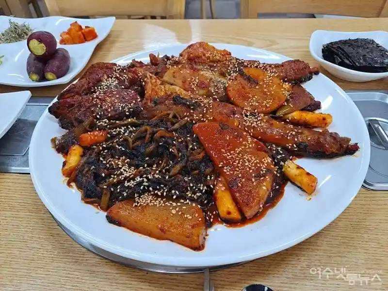 급식 그리고 군대 반찬으로 나와서 맛없다는 인식이 강한 음식