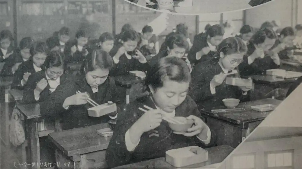 1942년 여고생들의 점심시간.jpg