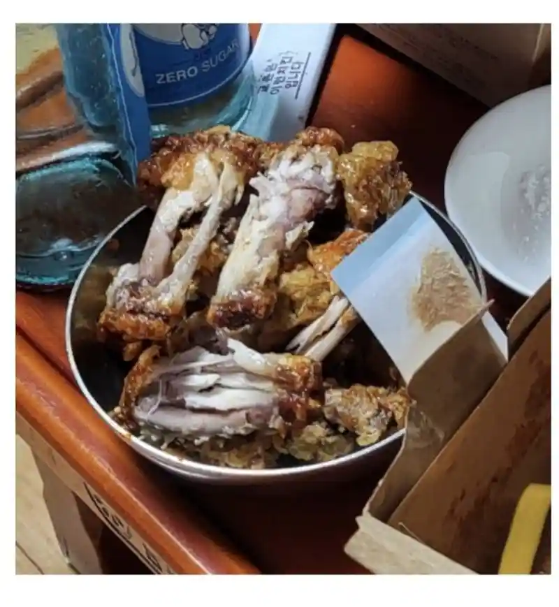 치킨 먹을 때 가끔 존재하는 스타일