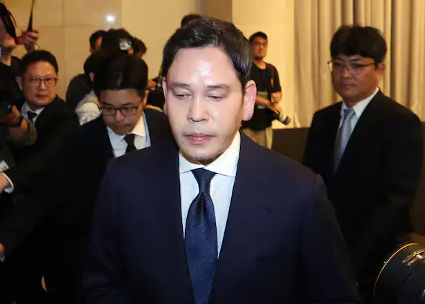 경찰, 스타벅스 압수수색 영장 신청했지만...검찰서 반려