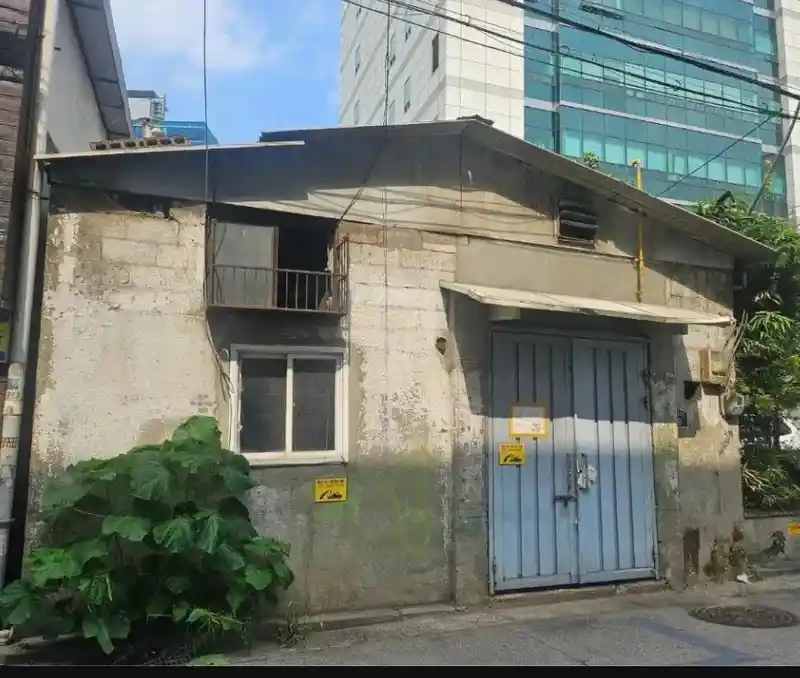성수동의 어느 허름한 집.jpg