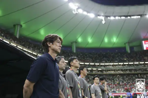 홍명보, 英 매체 선정 감독 패션 순위 ‘37위