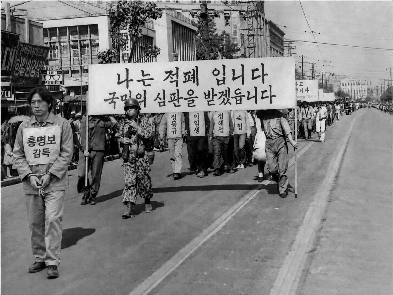 그래도 고생 했는데 대표팀 환영 퍼레이드 해주자