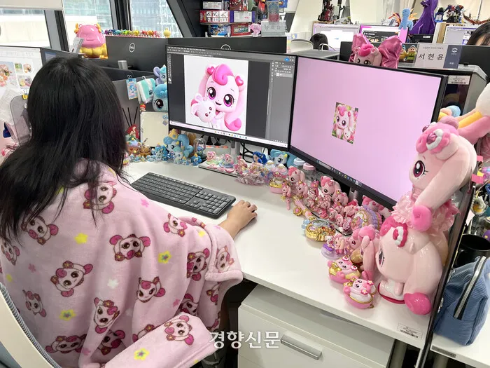 티니핑 회사 직원들 책상 되게 권력있어보인다