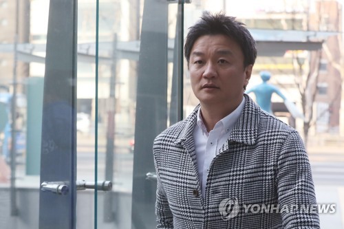 '노인 폭행 연루' 임우재 前삼성전기 고문 2심서 집행유예·석방