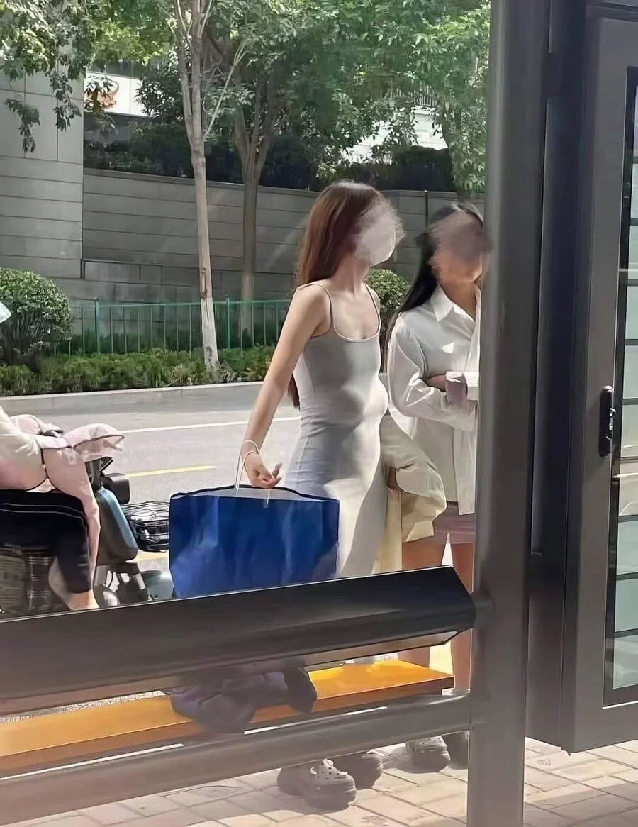 ㅇㅇㅎ?) 그녀는 가슴이 철렁 내려앉았다..jpg