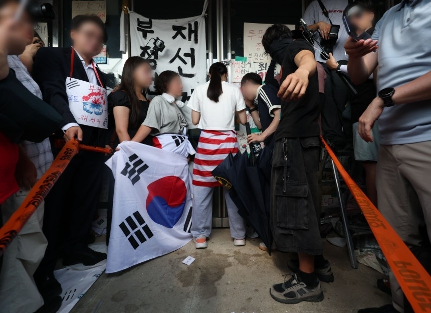 잠실개표소 막은 ‘올다르크’ 쫓는 경찰, 아직 신원 파악 못해