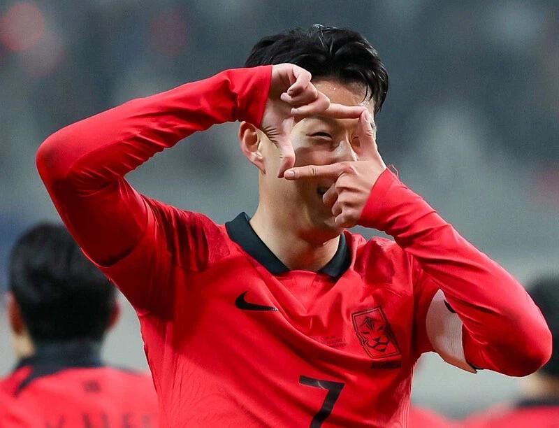 ???:손흥민 늙었다 폼 떨어졌다 이제 빼자