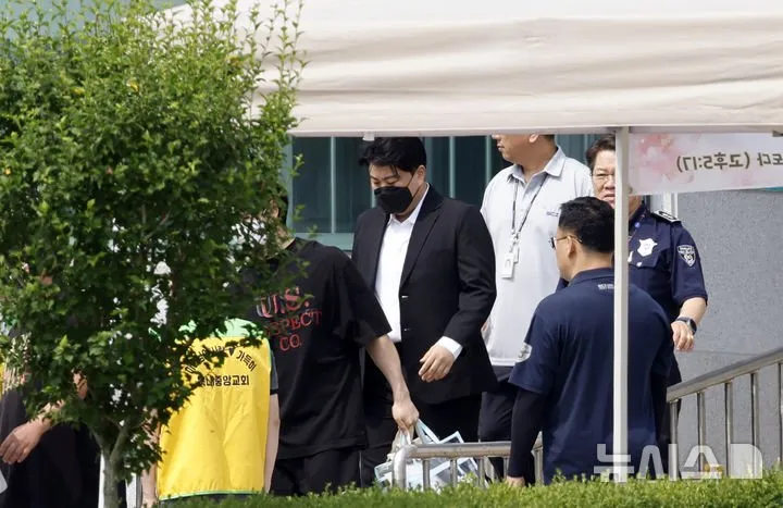 방금 출소한 김호중.jpg