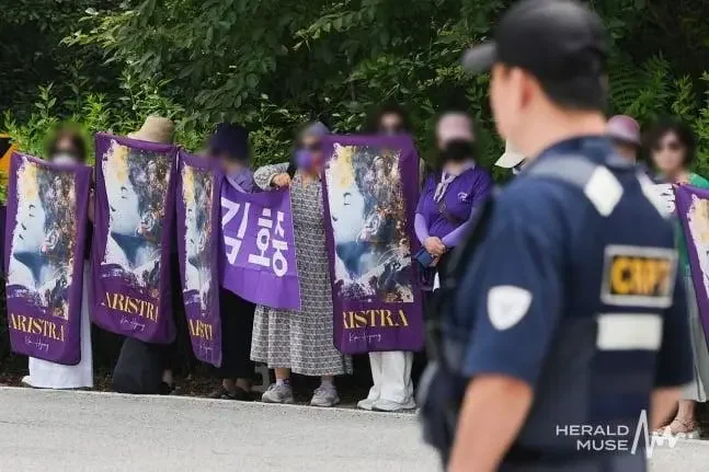 카퍼레이드 현장같다는 김호중 가석방 현장 ㄷㄷ.jpg