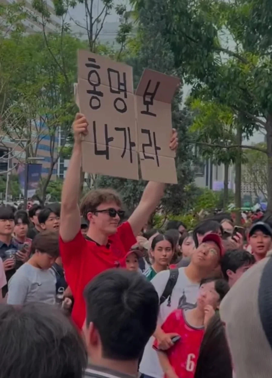 어느 백인의 국적 인증