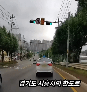 블박에 잡힌 쌩양아치 운전자 쉐리. gif
