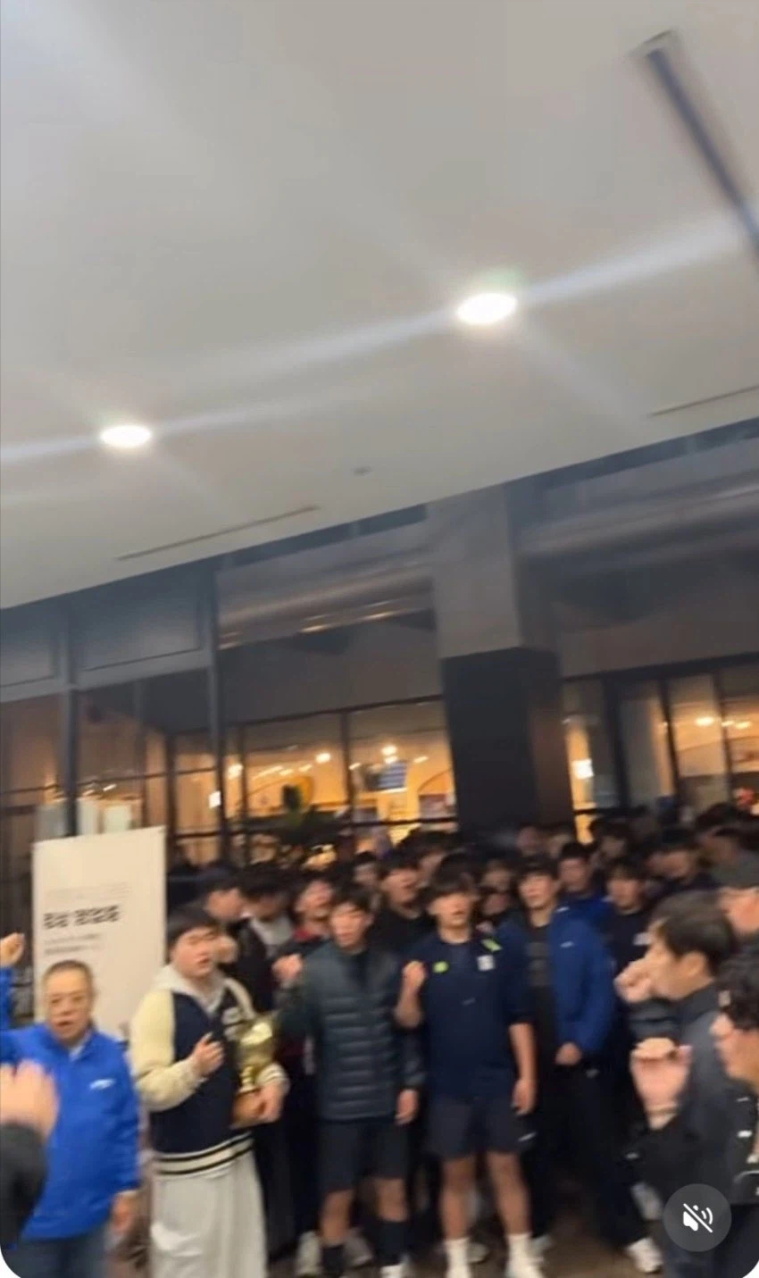 오늘 배재고 졸업생들 모여서 교가 부름.JPG