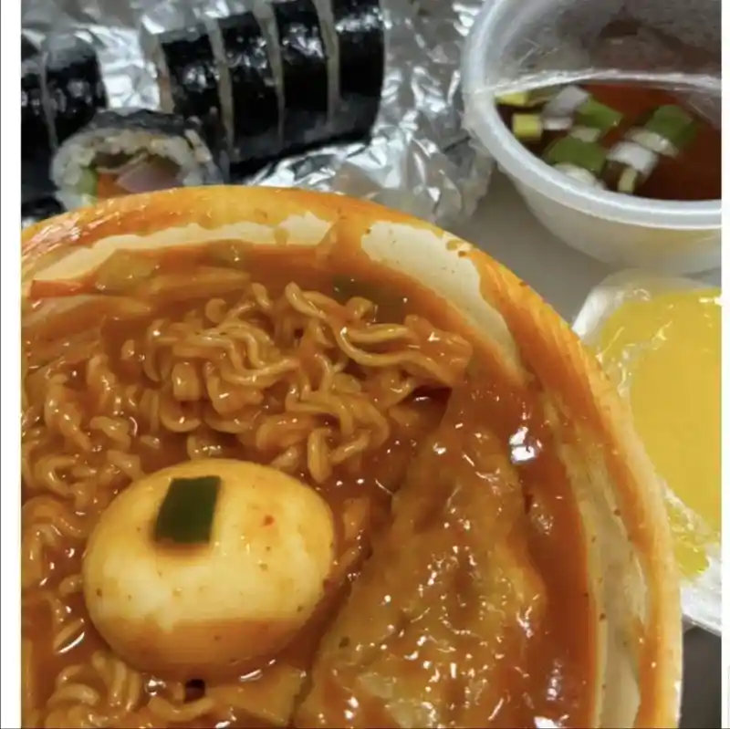 동네 분식점에서 라볶이 시켰는데 쪽지 들어있었음.jpg