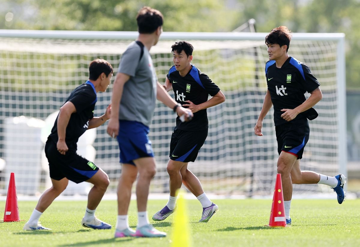 홍명보호에서 이강인 및 볼잡을때 주변 다른 선수들이 같이 안나오고 가만히 있…