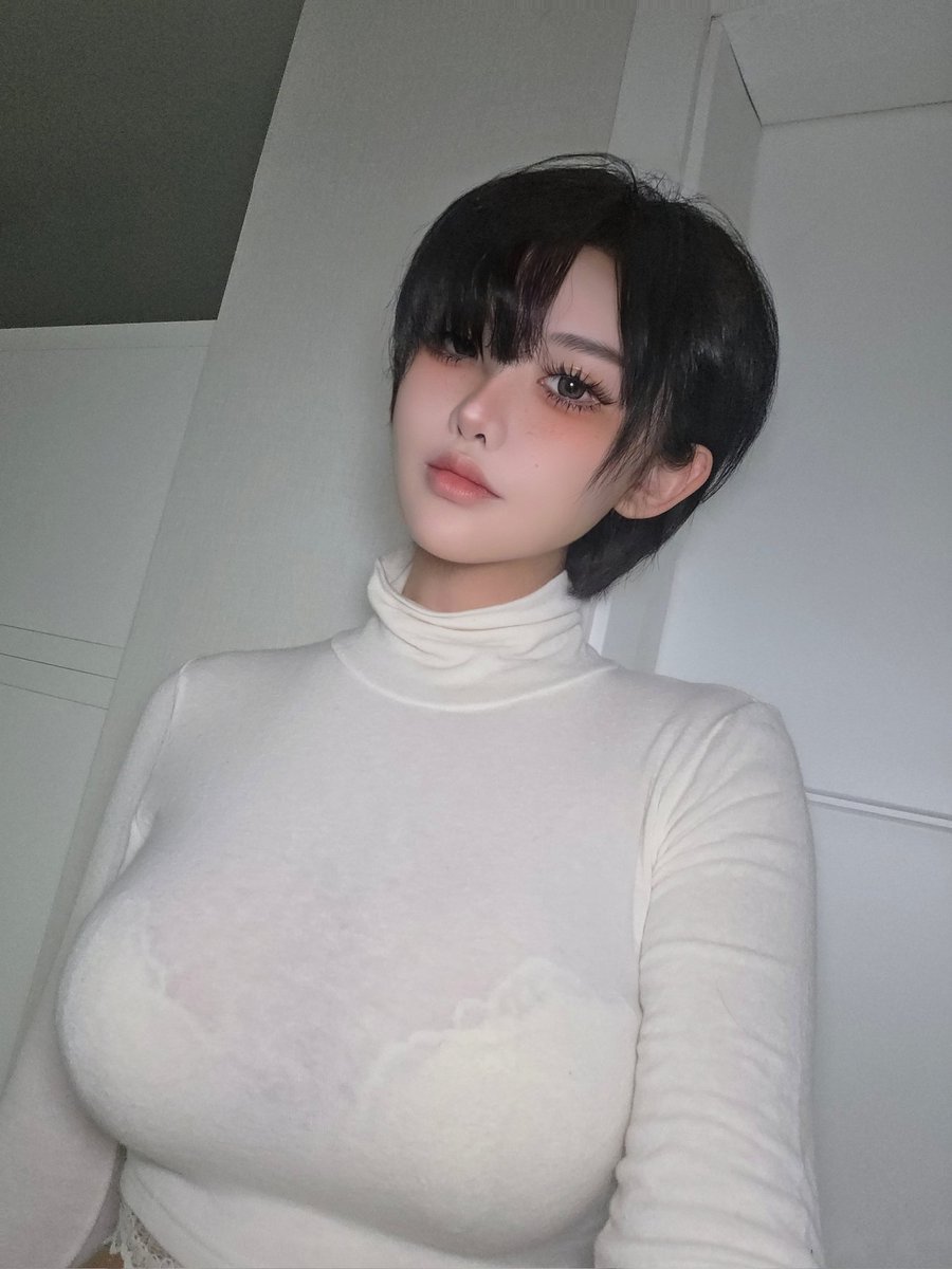코스프레 모델 겸 틱톡커 미쳐버린 피지컬