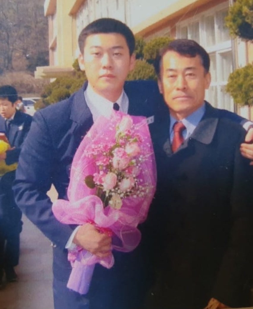 개그맨 이선민 중학교 졸업사진 ㅎㄷㄷ