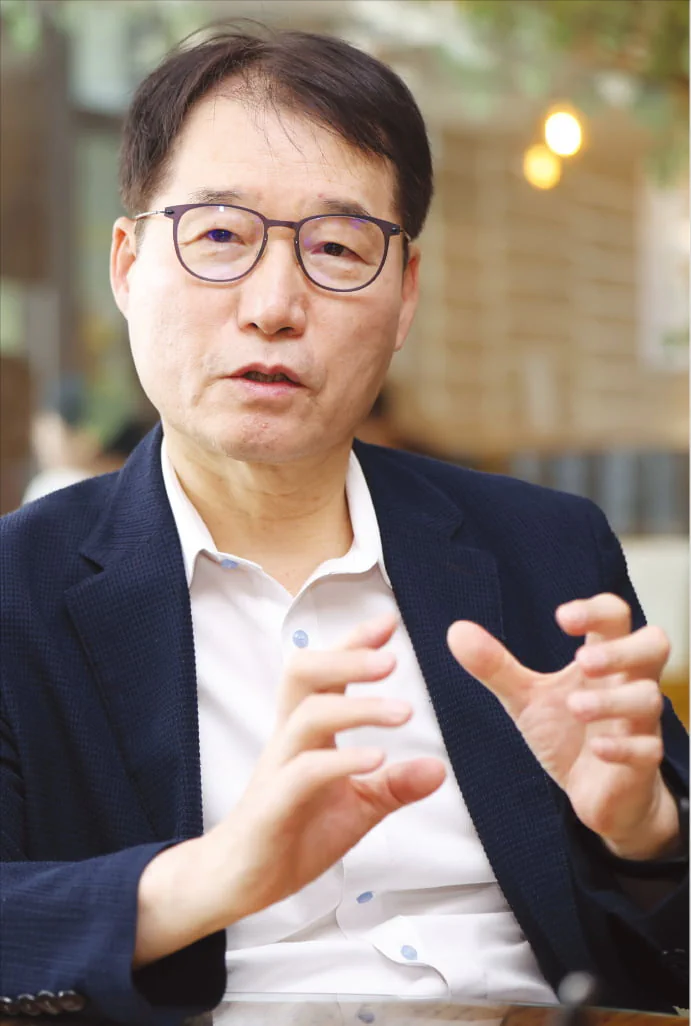나는 고용유연화를 한국에 맞게 제한적으로 도입하고 무능하거나 심한 문제를 일…