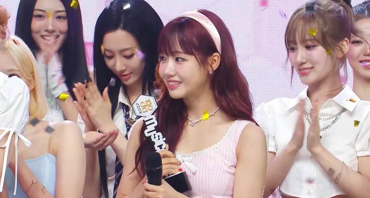 활동 기간 끝났는데 1위 앵콜 무대 해준 아이오아이 감동 서사.jpg