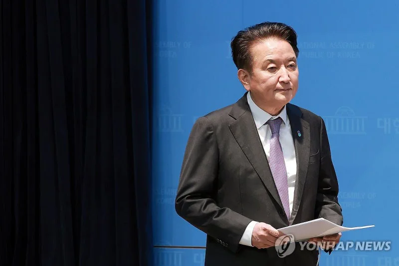 공수처 '뇌물수수 혐의' 김영환 충북지사 집무실 압수수색